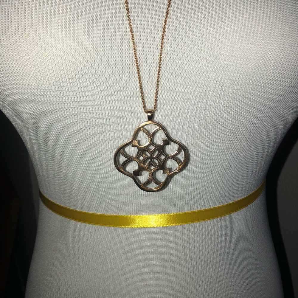 Stella and Dot medallion pendant